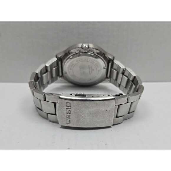 Casio Edifice EF104 Quartz Black Dial Date 100M Stainless Steel New Battery Mens - Picture 6 of 13